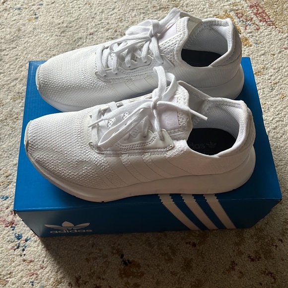 Adidas Swift Run 🤍 SZ 7 Big Kid - Picture 2 of 13